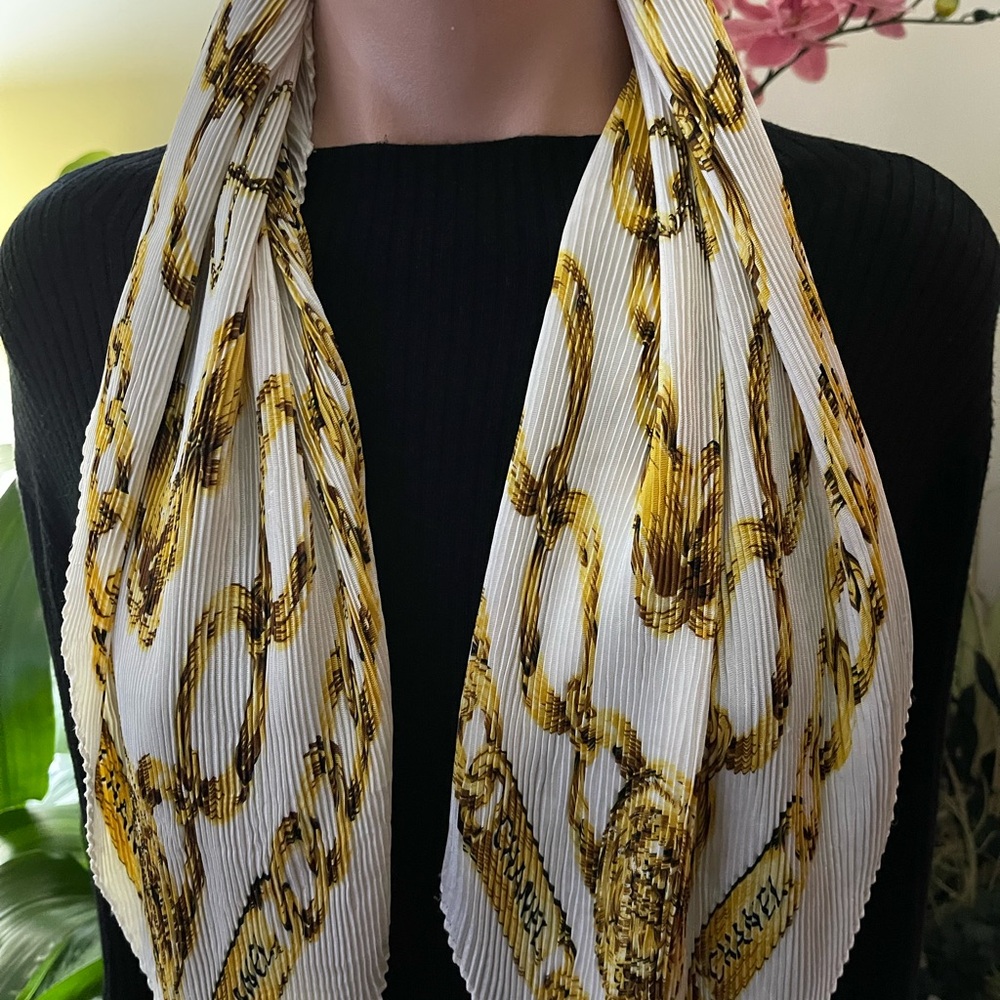 Chanel 31 Rue Cambon Silk Scarf. - Picture 4 of 16
